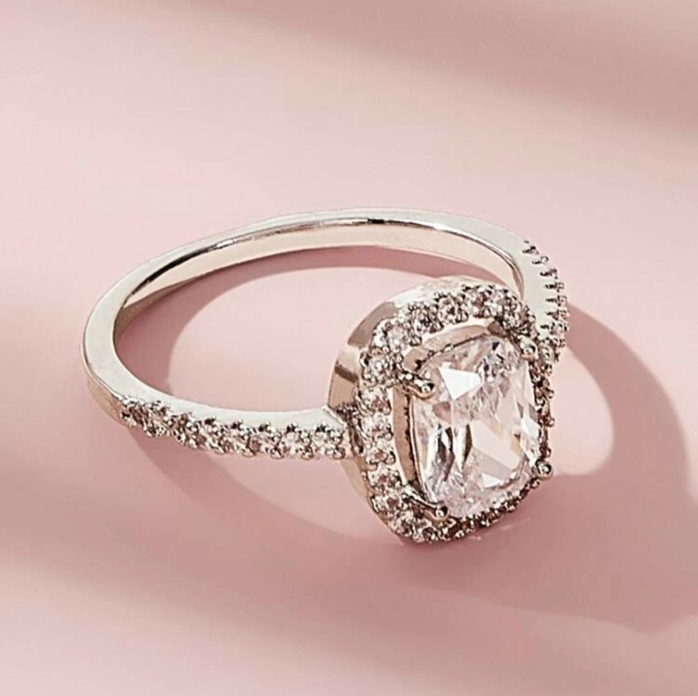 Gorgeous Rhinestone Ring Size 7.5